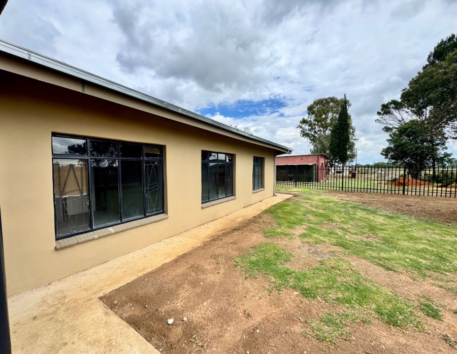 To Let Commercial Property for Rent in Wilgeboom A H North West